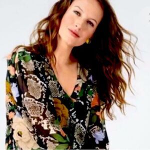 CAbi style 3762 snake charmer blouse XS